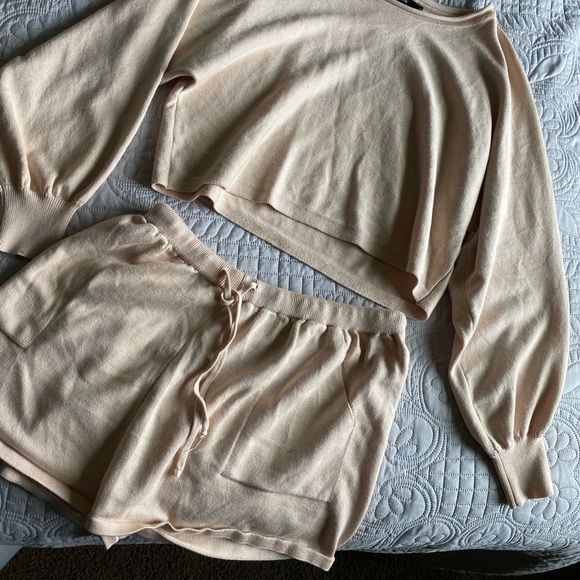 Set - Picture 2 of 2